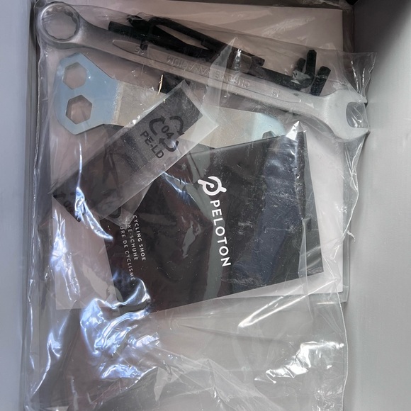 Peloton spinning shoes - Picture 6 of 8